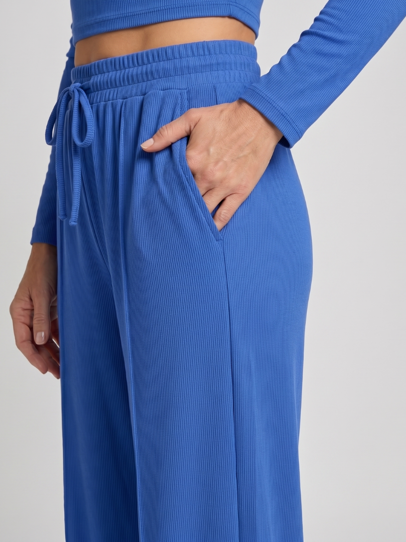 Avam - Comfortable Long Sleeve Crew Neck Crop Top Pants Set